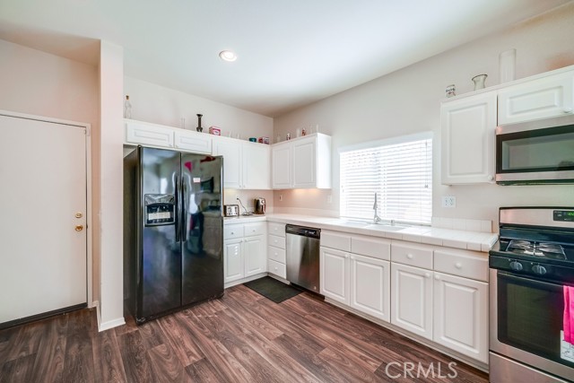 Detail Gallery Image 6 of 34 For 33221 Breighton Wood St, Menifee,  CA 92584 - 5 Beds | 2/1 Baths