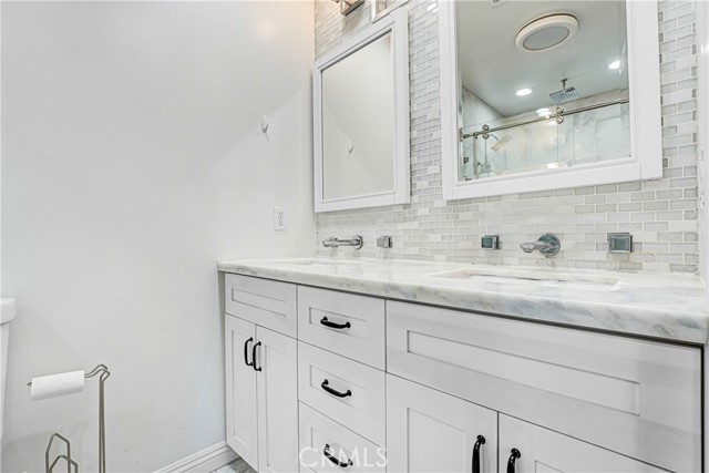 Detail Gallery Image 13 of 22 For 7001 S La Cienega #101,  Los Angeles,  CA 90045 - 2 Beds | 2 Baths