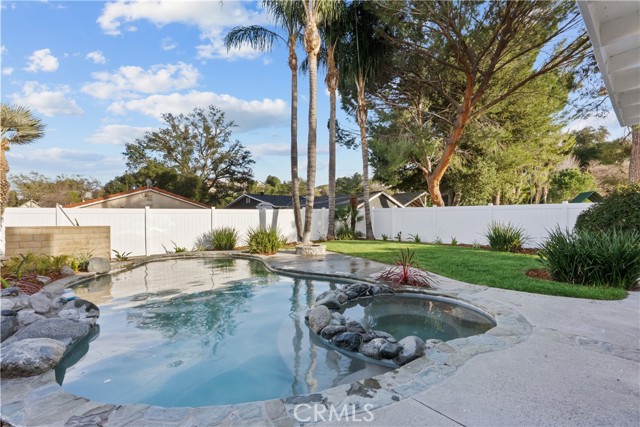 Image 29 of 35 For 25072 Atwood