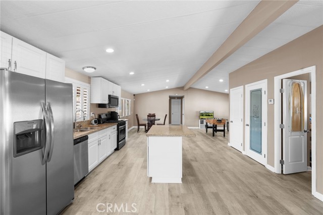 Detail Gallery Image 4 of 47 For 24472 Cornstalk Rd, Wildomar,  CA 92595 - 2 Beds | 2 Baths