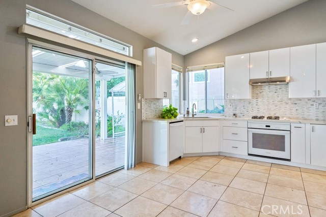 Detail Gallery Image 5 of 23 For 32364 Corte Coronado, Temecula,  CA 92592 - 3 Beds | 2 Baths