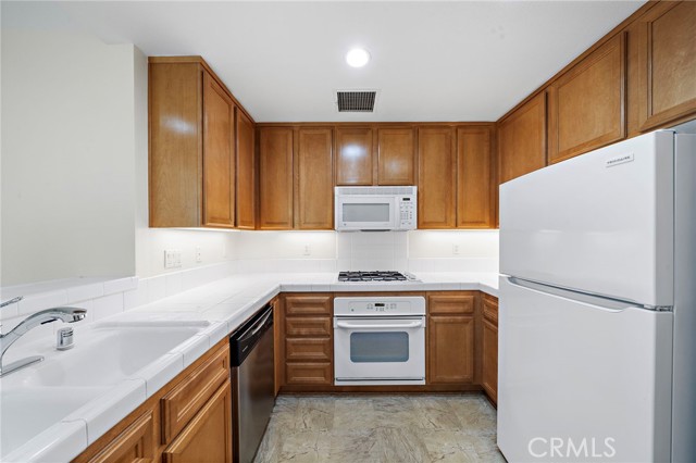 Detail Gallery Image 4 of 18 For 246 Coral Rose, Irvine,  CA 92603 - 2 Beds | 2/1 Baths