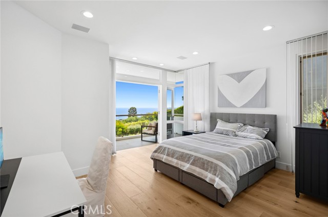 Detail Gallery Image 18 of 35 For 1061 Skyline Dr, Laguna Beach,  CA 92651 - 4 Beds | 2/2 Baths