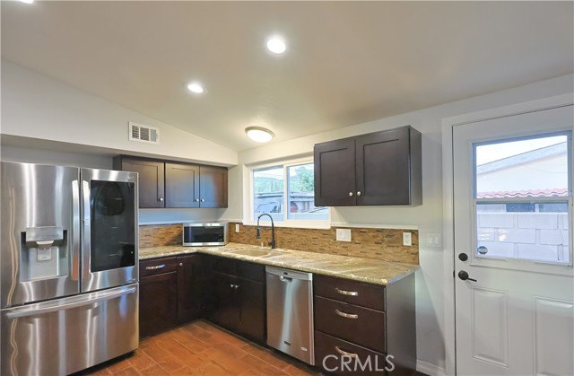 Detail Gallery Image 6 of 30 For 19031 E Center, Orange,  CA 92869 - 3 Beds | 2 Baths