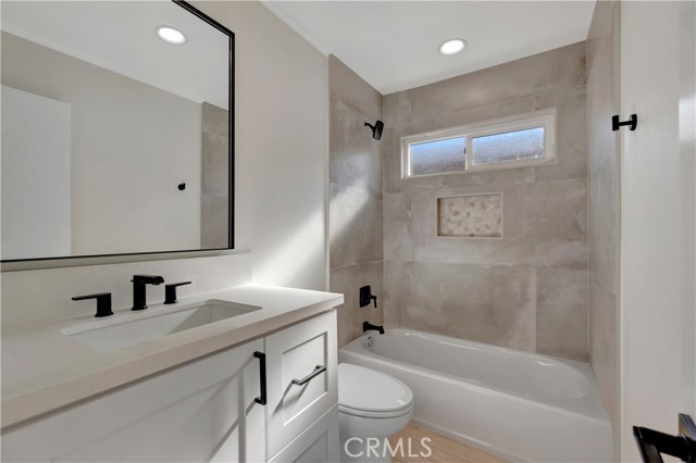 Detail Gallery Image 24 of 44 For 209 13th St #D,  Huntington Beach,  CA 92648 - 2 Beds | 2 Baths