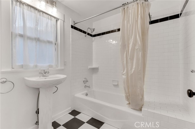 Detail Gallery Image 28 of 36 For 6117 Glen Holly St, Los Angeles,  CA 90068 - 2 Beds | 2 Baths