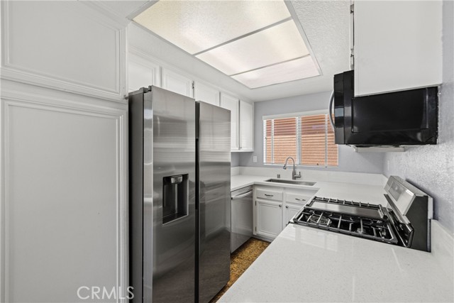 Detail Gallery Image 11 of 44 For 18852 Vista Del Canon #G,  Newhall,  CA 91321 - 2 Beds | 2 Baths