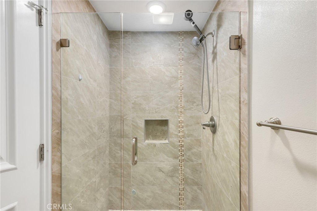 https://media.crmls.org/medias/d48ff504-5d14-4ec0-b084-4a4f5686323d.jpg?preset=X-Large