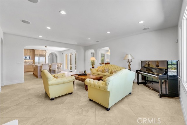 25 Village Way, Irvine CA: https://media.crmls.org/medias/d4901c7a-645c-4f65-8348-8e3077f86e47.jpg