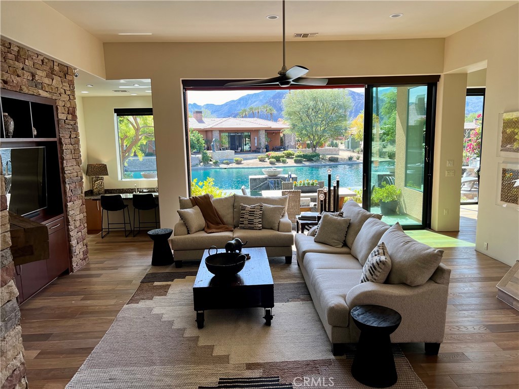50135 Camino Privado