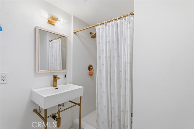 Image 24 of 32 For 22443 Robin Oaks