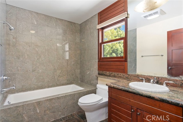 Detail Gallery Image 30 of 36 For 6270 E Bridle Cir, Long Beach,  CA 90815 - 5 Beds | 3/1 Baths