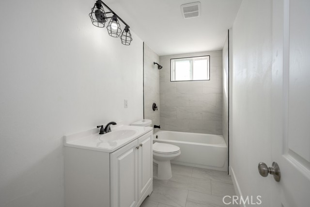 Detail Gallery Image 14 of 24 For 1069 Erringer Rd, Simi Valley,  CA 93065 - 4 Beds | 2 Baths