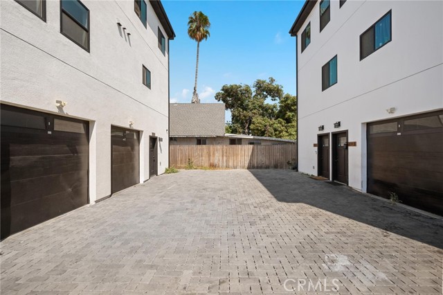 532 W Vernon Avenue, Los Angeles CA: https://media.crmls.org/medias/d49314dd-045c-4a2f-94e6-cd2315b5cb16.jpg