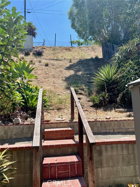 2717 Chadwick Circle, Los Angeles CA: https://media.crmls.org/medias/d494493e-e7bc-4dd2-b235-4479f4c08b64.jpg