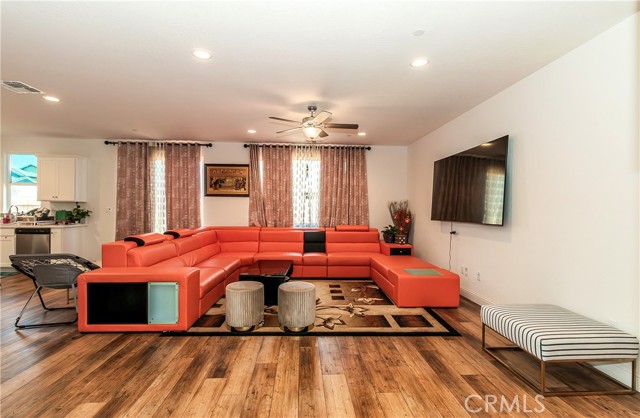 Detail Gallery Image 9 of 43 For 2698 N Arroyo Ave, Fresno,  CA 93727 - 5 Beds | 3/1 Baths
