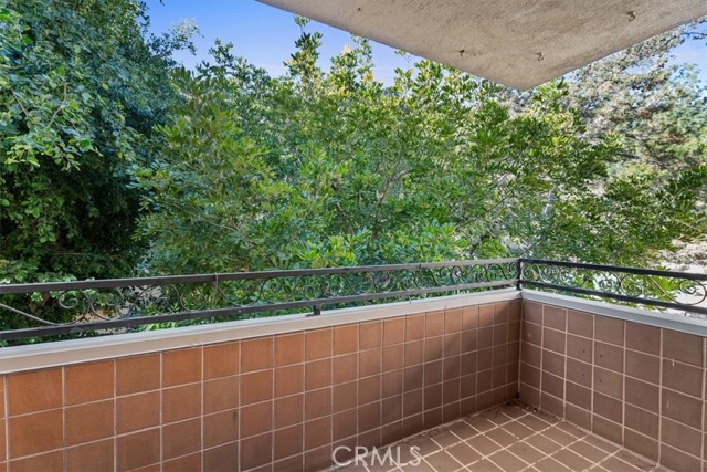 Detail Gallery Image 9 of 25 For 6752 Hillpark #303,  Los Angeles,  CA 90068 - 2 Beds | 2 Baths