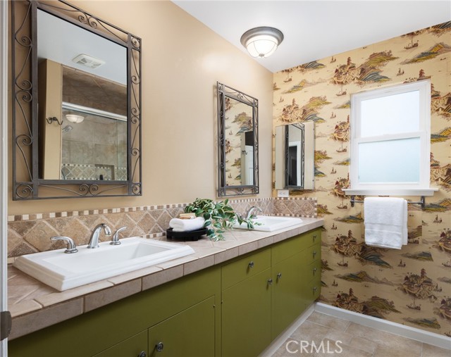 1032 Saint John Place, North Tustin CA: https://media.crmls.org/medias/d49570fb-1e6d-479f-a9af-297013e5bed9.jpg