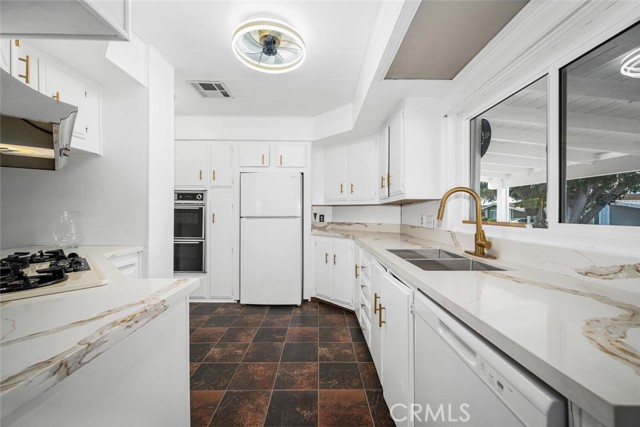 Detail Gallery Image 9 of 41 For 210 Silverlake, Placentia,  CA 92870 - 2 Beds | 2 Baths