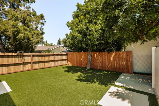 Detail Gallery Image 11 of 22 For 15233 Camarillo St, Sherman Oaks,  CA 91403 - 5 Beds | 4 Baths
