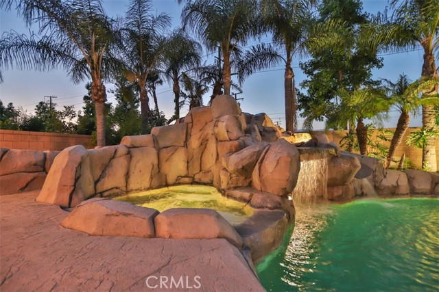 7123 Cottage Grove Drive, Eastvale CA: https://media.crmls.org/medias/d4983598-cbba-4d2c-8f58-0b65272b8521.jpg