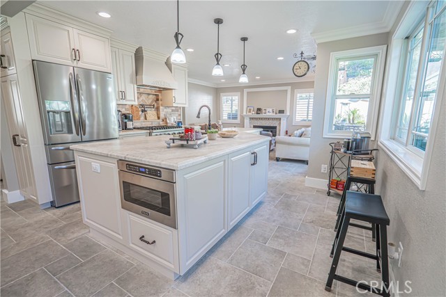 Detail Gallery Image 13 of 65 For 20019 Nutcracker Ct, Canyon Country,  CA 91351 - 4 Beds | 2/1 Baths