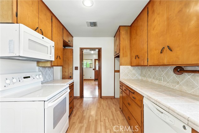 8847 Naomi Avenue, San Gabriel CA: https://media.crmls.org/medias/d49978ad-30e1-4bae-8d28-972e5bdb3edd.jpg