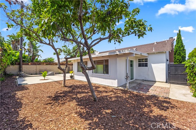 4922 Scenario Drive Drive, Huntington Beach CA: https://media.crmls.org/medias/d4997f5a-615d-47c2-b33e-363b2008026d.jpg