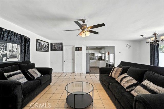 Detail Gallery Image 7 of 22 For 10333 Capistrano Ave, South Gate,  CA 90280 - 2 Beds | 2 Baths