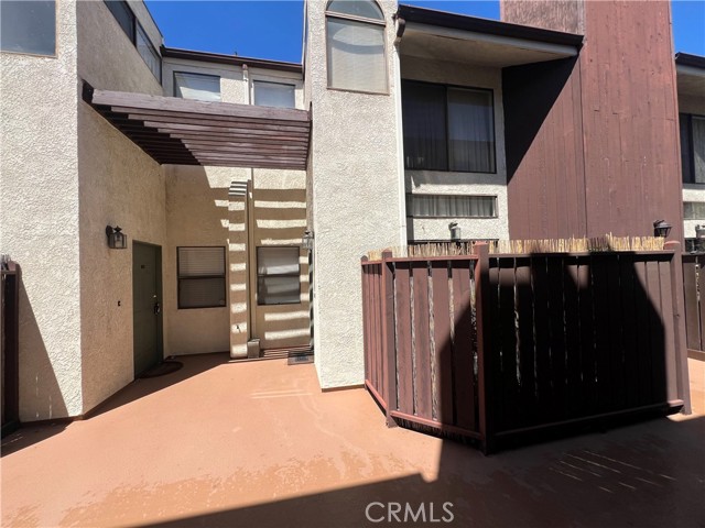 Detail Gallery Image 1 of 7 For 6323 Reseda Bld #5,  Tarzana,  CA 91335 - 2 Beds | 3 Baths