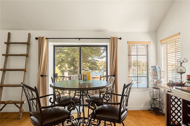 Detail Gallery Image 25 of 40 For 4 Village #B,  Lake Arrowhead,  CA 92352 - 2 Beds | 3 Baths