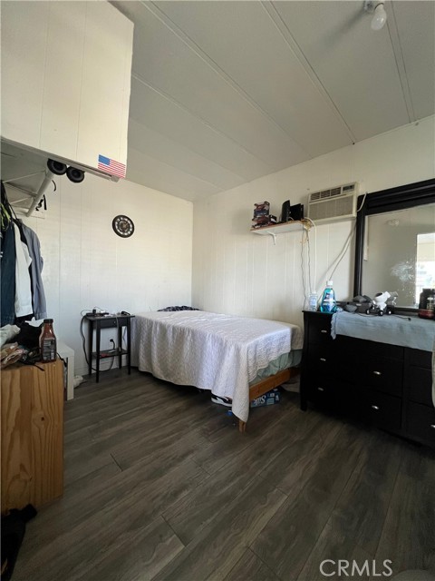 518 Sullivan, Santa Ana CA: https://media.crmls.org/medias/d49bc728-8b00-4865-95bd-f12777095b6c.jpg