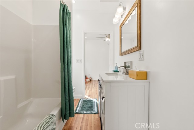 Detail Gallery Image 16 of 41 For 1330 W 48th St, Los Angeles,  CA 90037 - 4 Beds | 3/1 Baths