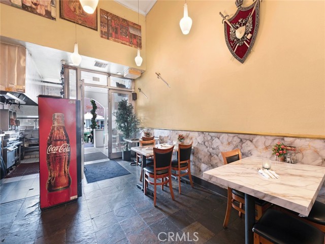 138 N San Fernando Boulevard, Burbank CA: https://media.crmls.org/medias/d49e1a91-a272-4af4-8d26-9ab8ae6797f3.jpg