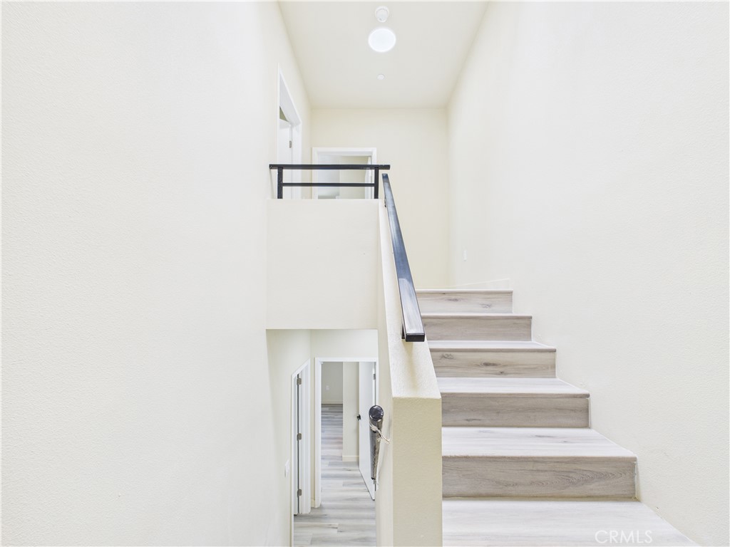 https://media.crmls.org/medias/d49e68a0-a792-4e67-ae5e-d4391a9cf306.jpg?preset=X-Large