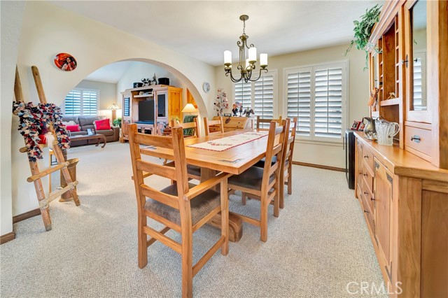 Detail Gallery Image 10 of 74 For 433 Fairway Dr, Palmdale,  CA 93551 - 5 Beds | 3/1 Baths