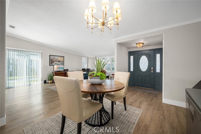 13781 Alderwood Lane, Seal Beach CA: https://media.crmls.org/medias/d49f5ff5-cdd8-4039-bcac-8884c638c649.jpg