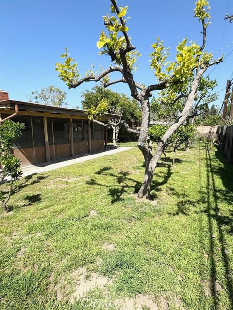 Detail Gallery Image 2 of 21 For 1630 E. 14th St., Santa Ana,  CA 92701 - 4 Beds | 2 Baths