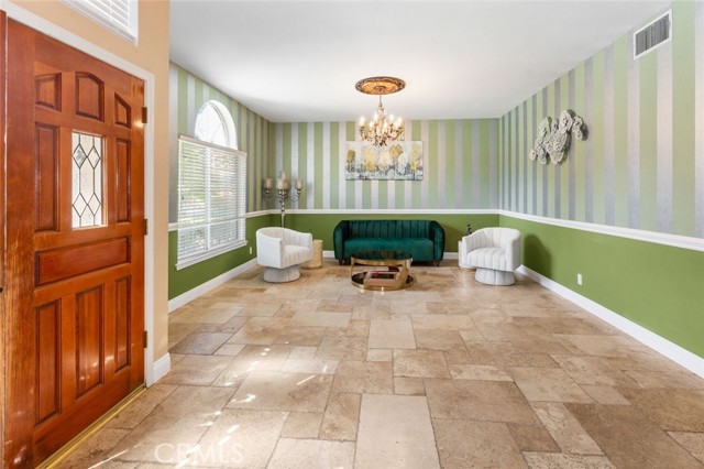 Detail Gallery Image 15 of 63 For 7237 Ojai Dr, Palmdale,  CA 93551 - 5 Beds | 3 Baths