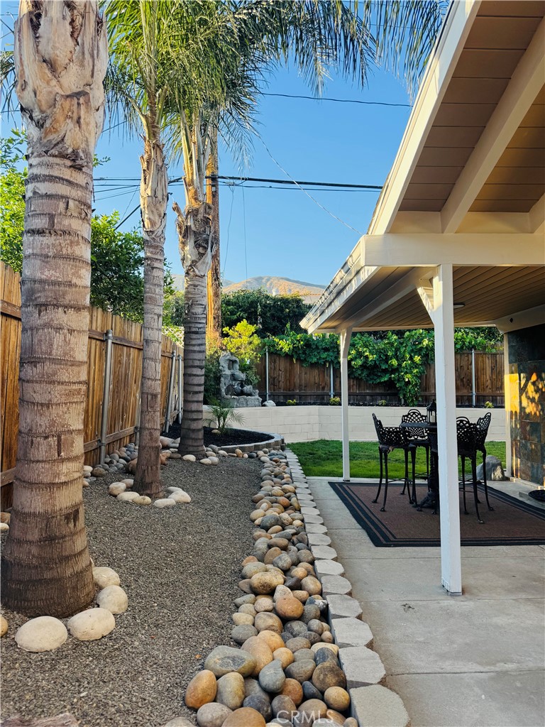 https://media.crmls.org/medias/d4a01faf-266a-4ceb-b8e8-0d3171bcc84d.jpg?preset=X-Large