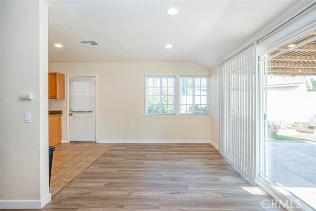 Detail Gallery Image 6 of 22 For 7820 Lasaine Ave, Northridge,  CA 91325 - 3 Beds | 2 Baths