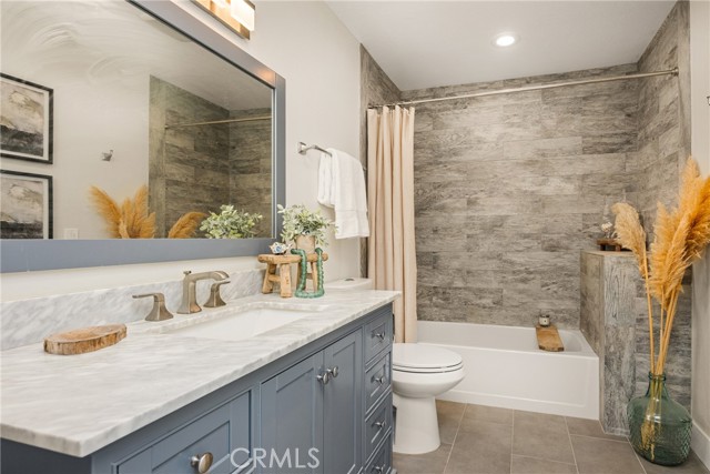 Detail Gallery Image 13 of 36 For 20402 Seven Seas Ln, Huntington Beach,  CA 92646 - 4 Beds | 3/1 Baths