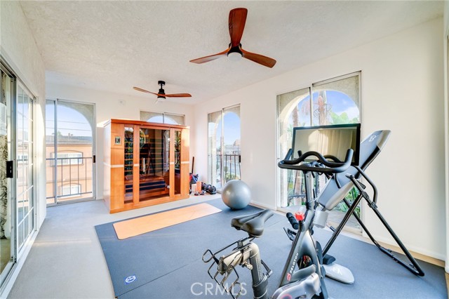 1119 9th Street, Hermosa Beach, California 90254, 5 Bedrooms Bedrooms, ,2 BathroomsBathrooms,Residential,Sold,9th,SB22164330