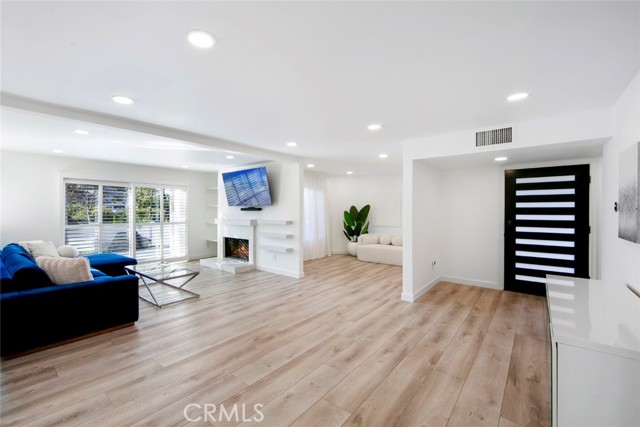 Detail Gallery Image 13 of 47 For 918 Hyde Ct, Costa Mesa,  CA 92626 - 4 Beds | 2/1 Baths