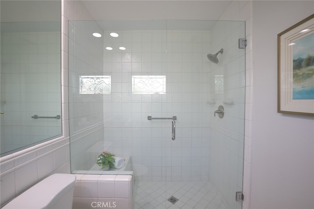 https://media.crmls.org/medias/d4a4c934-10ce-4f37-af96-c5f5a1ae0532.jpg?preset=X-Large