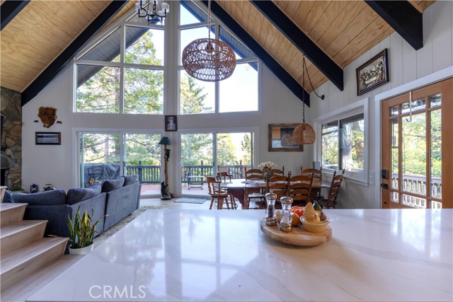 553 Pioneer Road, Lake Arrowhead CA: https://media.crmls.org/medias/d4a4f545-e2cb-4f18-8e78-d6bd1f4391ff.jpg