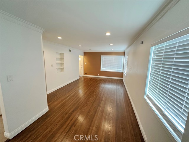 1208 S Cochran Avenue, Los Angeles CA: https://media.crmls.org/medias/d4a59586-3c4b-45c9-8958-1d2b4ca938cf.jpg