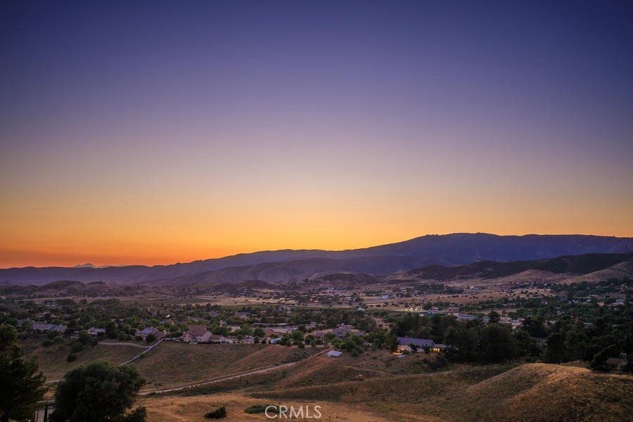 https://media.crmls.org/medias/d4a5caab-48c9-4d07-b96d-1bd973666b3f.jpg?preset=X-Large