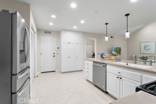 Detail Gallery Image 16 of 55 For 8128 E Candleberry Cir, Orange,  CA 92869 - 4 Beds | 2/1 Baths