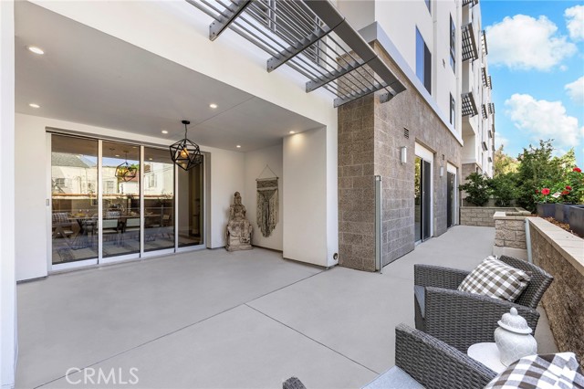 Detail Gallery Image 21 of 32 For 460 N Palm Dr #105,  Beverly Hills,  CA 90210 - 2 Beds | 2/1 Baths